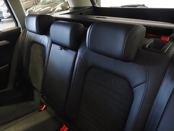 Volkswagen Passat 16 of 22