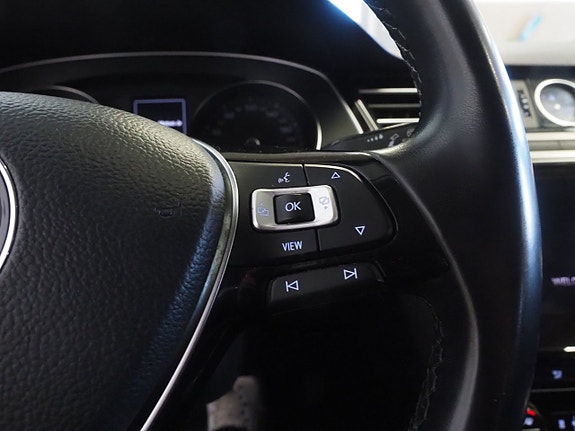 Volkswagen Passat 19 of 22