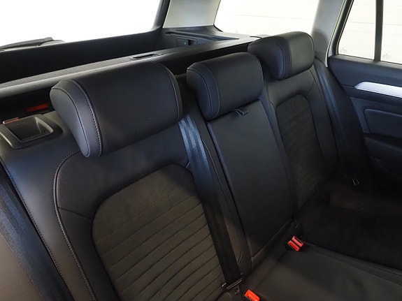 Volkswagen Passat 13 of 22