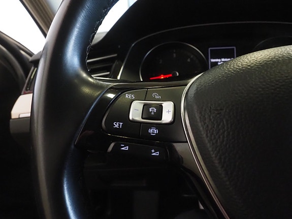 Volkswagen Passat 18 of 22