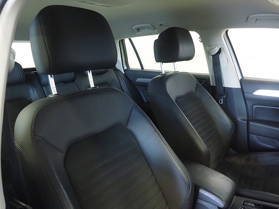 Volkswagen Passat 12 of 22