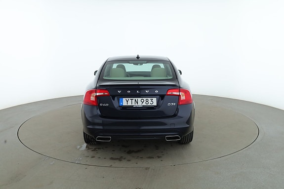 Volvo S60 4 of 5