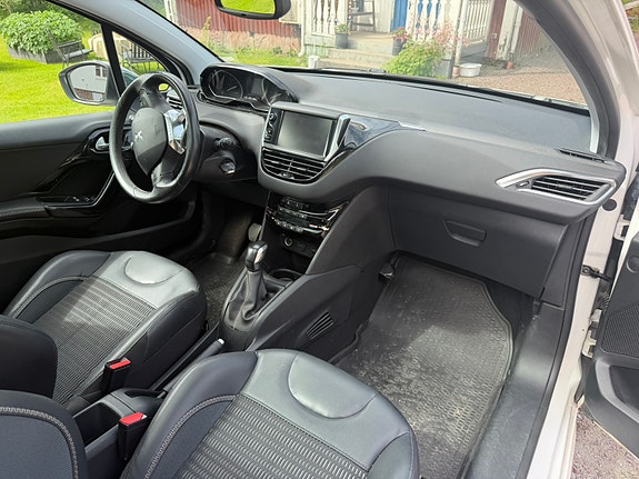 Peugeot 208 4 of 5