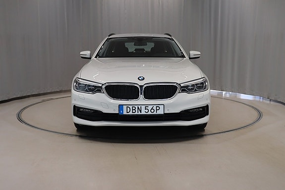 BMW 520 2 of 5