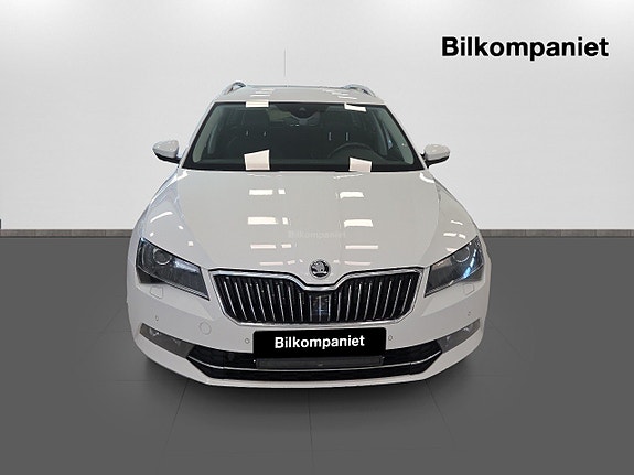 Skoda Superb 2 of 5