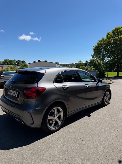 Mercedes-Benz A200 d 2 of 5