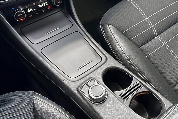 Mercedes-Benz GLA200 28 of 30