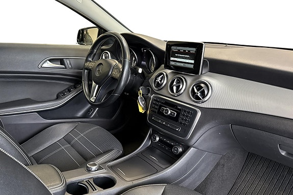Mercedes-Benz GLA200 17 of 30