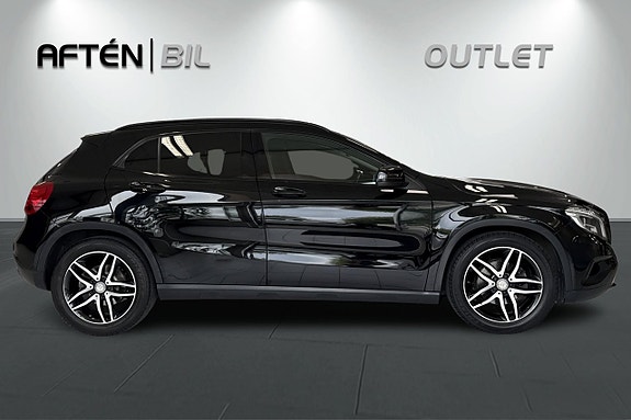 Mercedes-Benz GLA200 6 of 30