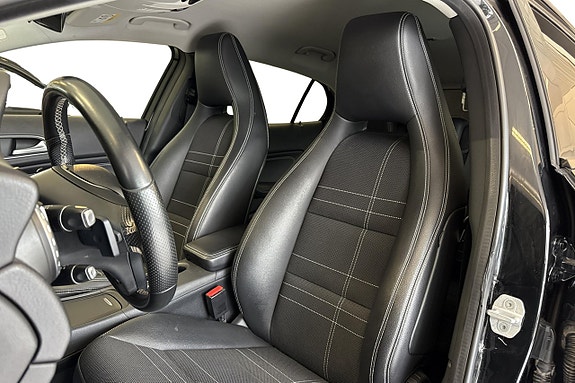 Mercedes-Benz GLA200 30 of 30