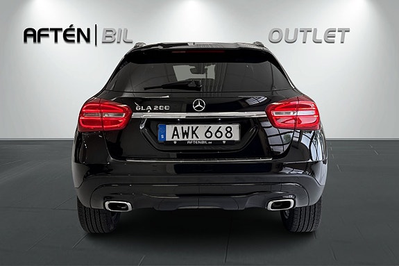 Mercedes-Benz GLA200 8 of 30