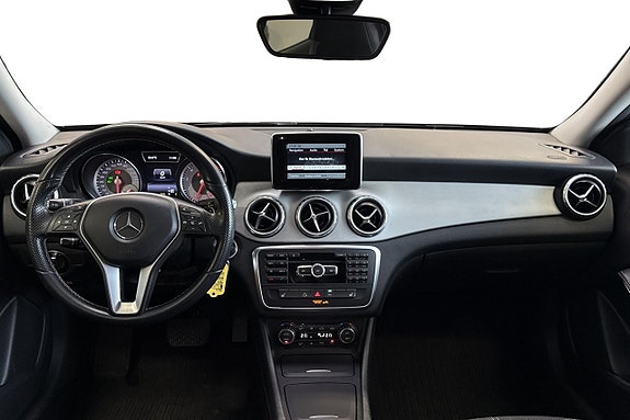 Mercedes-Benz GLA200 12 of 30