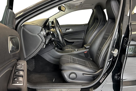 Mercedes-Benz GLA200 14 of 30