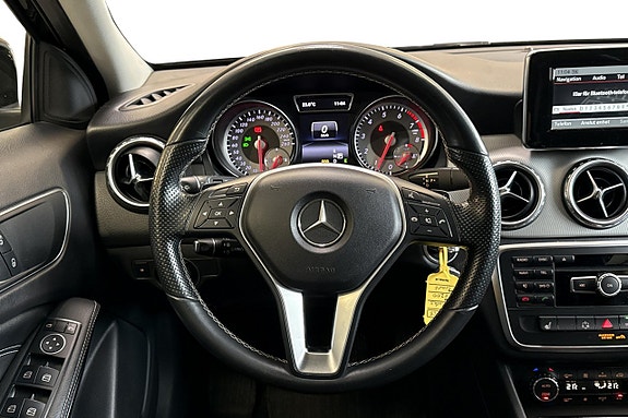 Mercedes-Benz GLA200 13 of 30