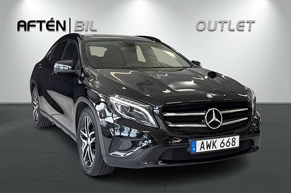 Mercedes-Benz GLA200 4 of 30