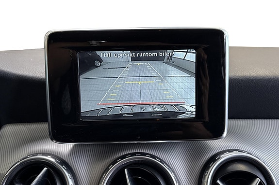 Mercedes-Benz GLA200 24 of 30