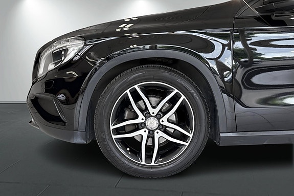 Mercedes-Benz GLA200 11 of 30
