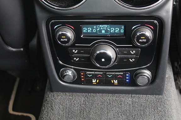 Jaguar XJ 9 of 15