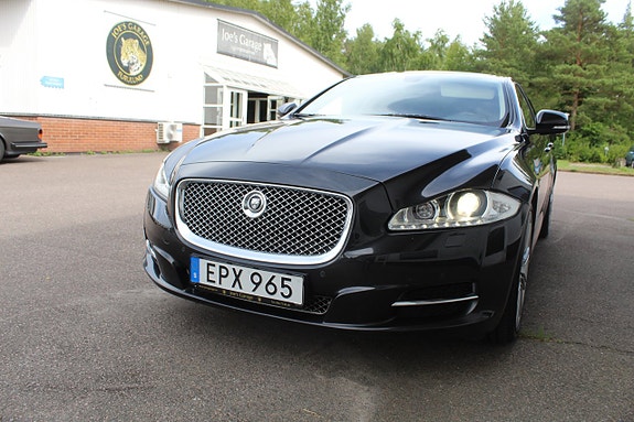 Jaguar XJ 3 of 15