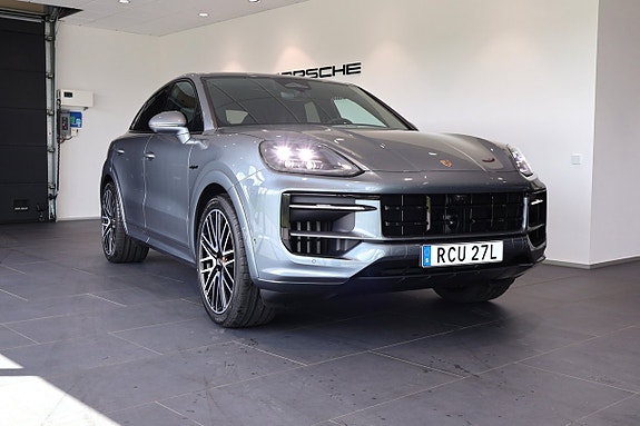 Porsche Cayenne 3 of 5