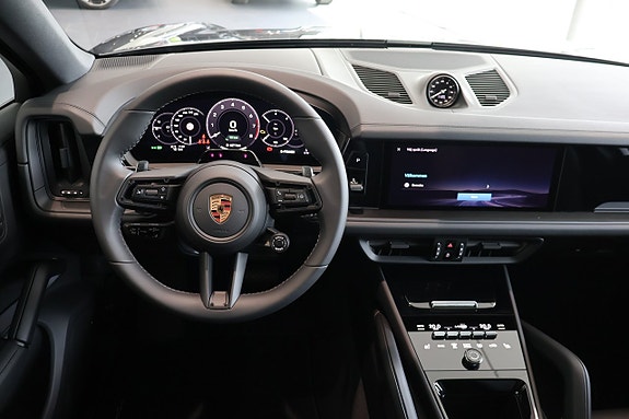 Porsche Cayenne 12 of 18