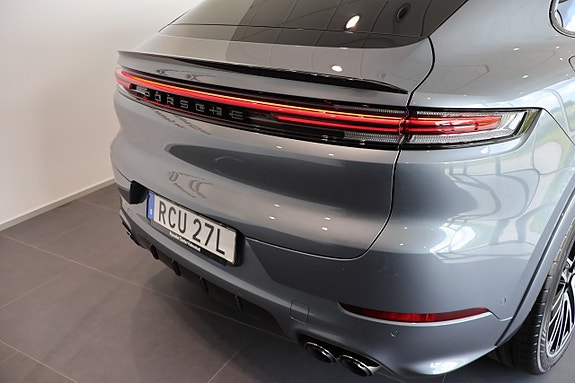 Porsche Cayenne 8 of 18