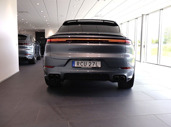Porsche Cayenne 5 of 5