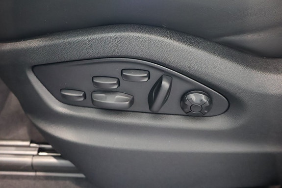 Porsche Cayenne 16 of 18