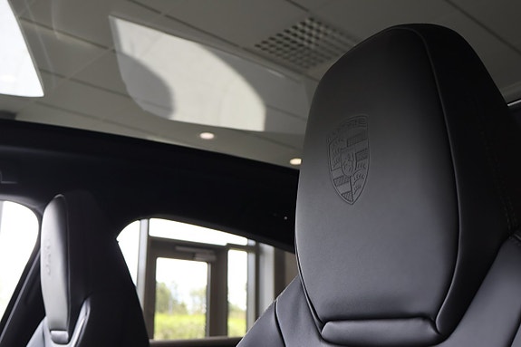 Porsche Cayenne 15 of 18