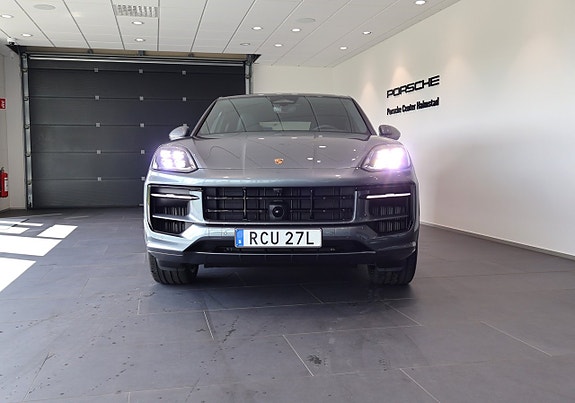 Porsche Cayenne 2 of 5