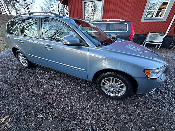 Volvo V50 3 of 5