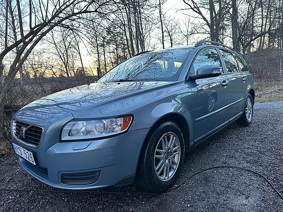 Volvo V50 2 of 5