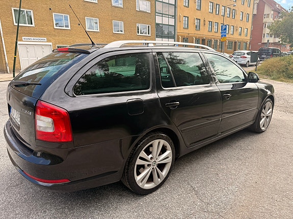 Skoda Octavia 2 of 5