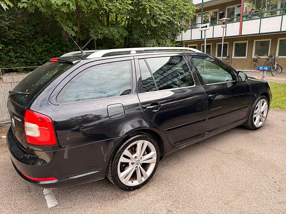 Skoda Octavia 2 of 4