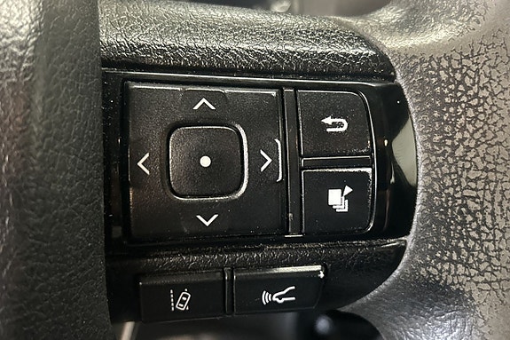 Toyota HiLux 13 of 20
