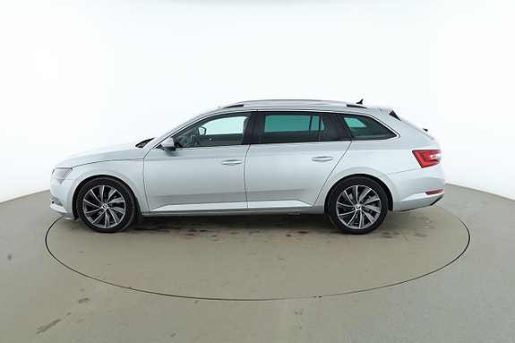 Skoda Superb 2 of 5