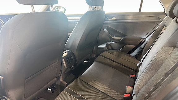 Volkswagen T-Roc 12 of 19