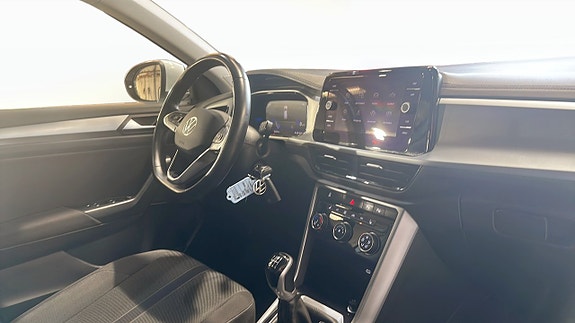 Volkswagen T-Roc 11 of 19