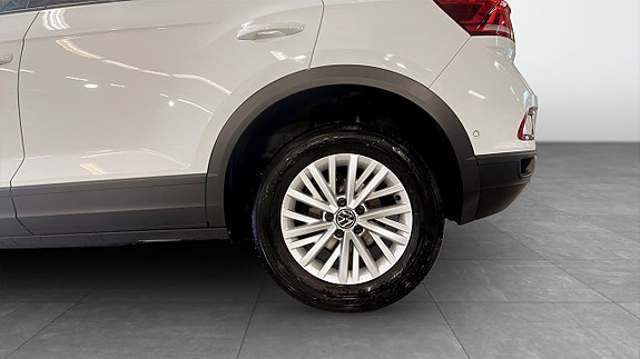 Volkswagen T-Roc 6 of 19