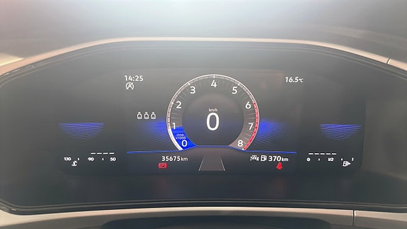 Volkswagen T-Roc 17 of 19