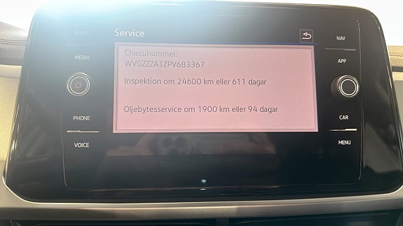 Volkswagen T-Roc 19 of 19
