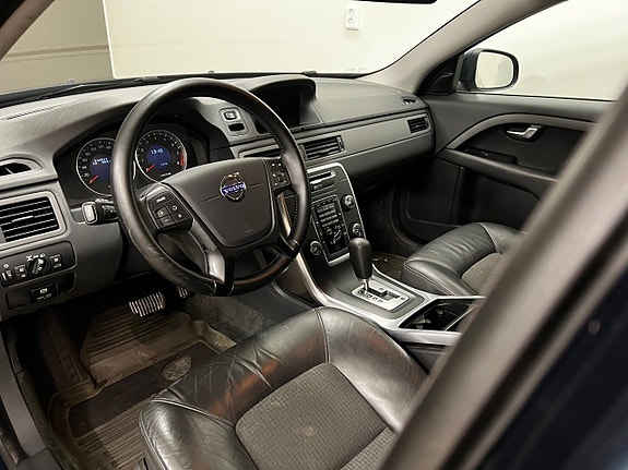 Volvo V70 4 of 5