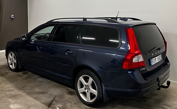 Volvo V70 3 of 5
