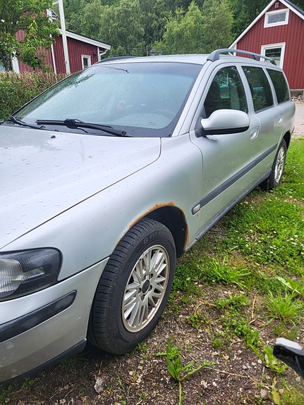 Volvo V70 3 of 5