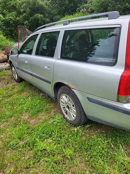 Volvo V70 4 of 5