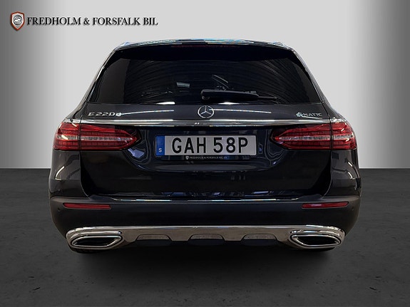 Mercedes-Benz E220 d 4 of 5