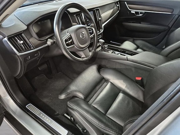 Volvo V90 Cross Country 7 of 9