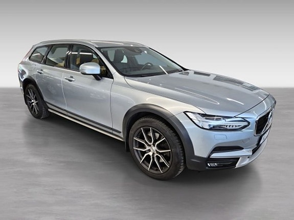 Volvo V90 Cross Country 3 of 5
