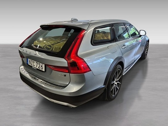 Volvo V90 Cross Country 4 of 5
