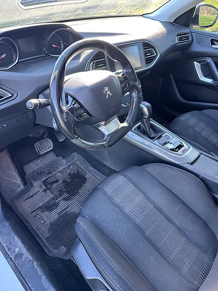 Peugeot 308 SW 3 of 5
